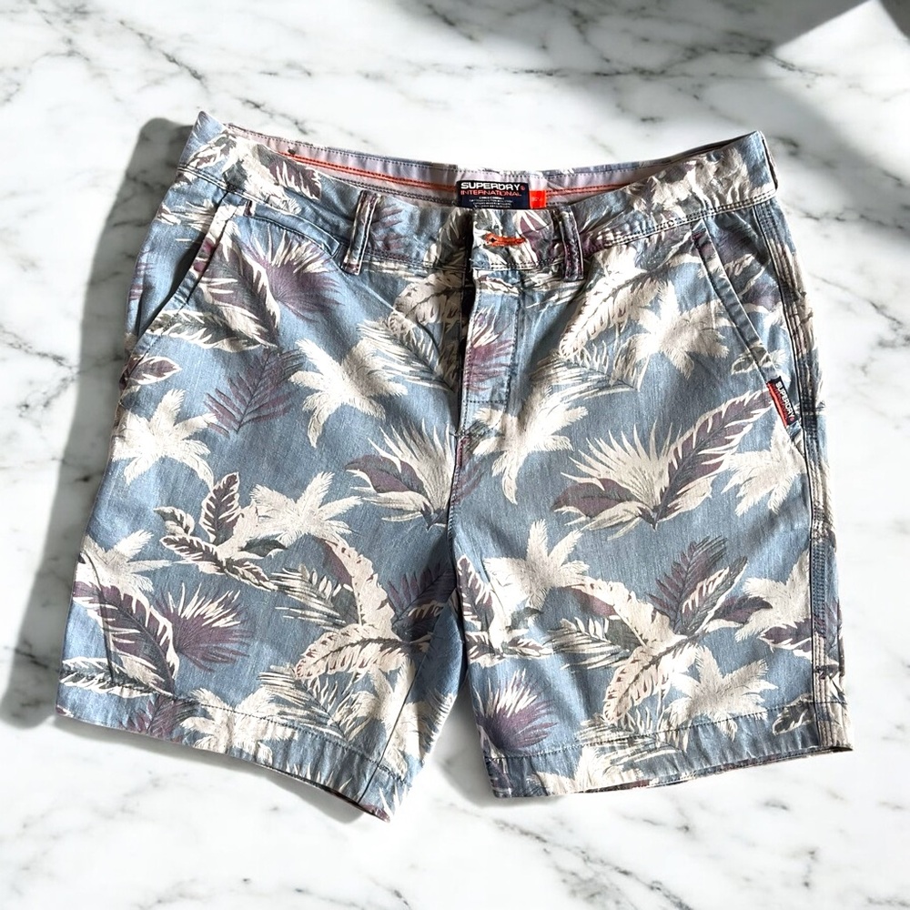 Cream/Mauve/Blue Superdry Palm Print Chino Shorts (M) Size 32
